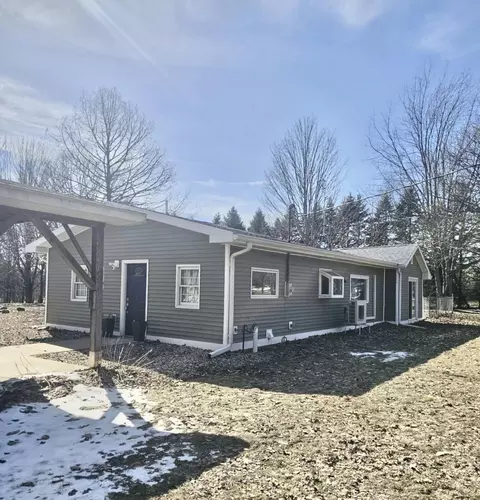 3060 Snyder Rd, Benton Harbor, MI 49022