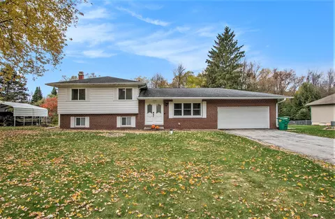 15902 Meadowview Dr, Buchanan, MI 49107