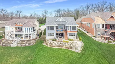 68458 Waterfront Dr, Ontwa, MI 49112