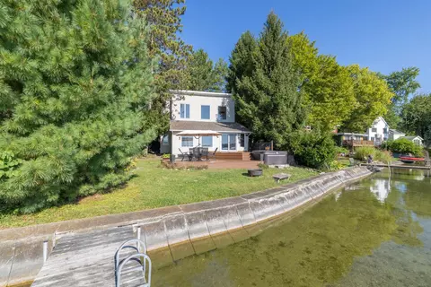 24199 N Shore Dr, Ontwa, MI 49112
