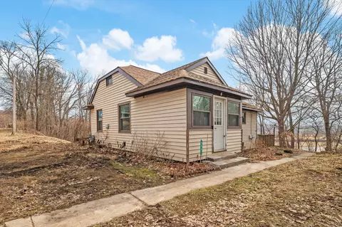 745 N Shore Dr, Benton, MI 49022