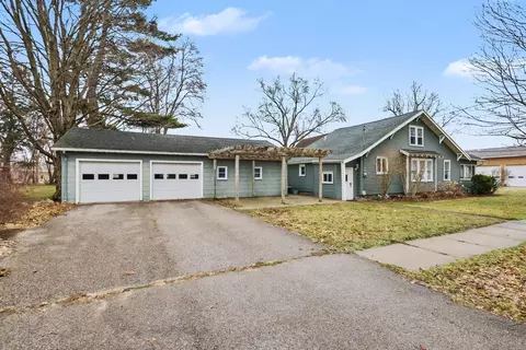 234 W Pleasant St, Watervliet, MI 49098