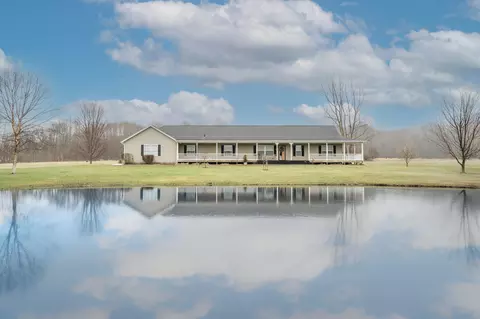 45035 70th St, Bangor, MI 49057