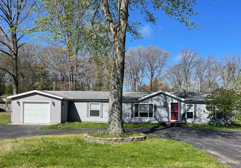 5074 Woodward, Coloma, MI 49038