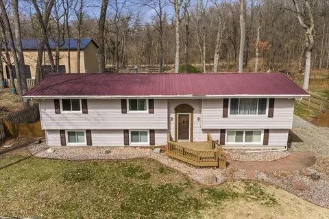 25600 Merle St, Ontwa, MI 49112
