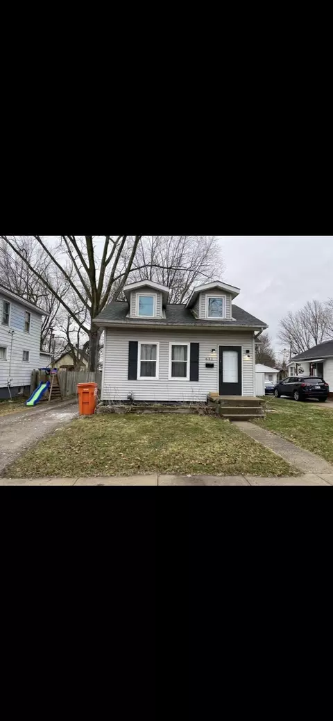 631 Woodlawn Ave, Owosso, MI 48867