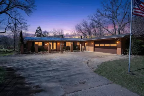 70506 Sunrise Dr, Ontwa, MI 49112