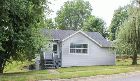 303 W Alexander St, Buchanan, MI 49107
