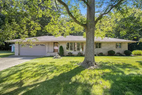 301 Woodland Dr, Niles, MI 49107