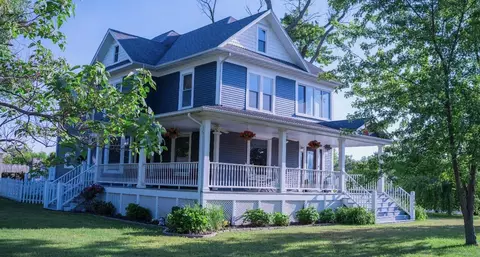 7884 Red Arrow Hwy, Watervliet, MI 49098