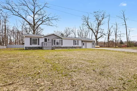 67429 N Shore Dr, Jefferson, MI 49112