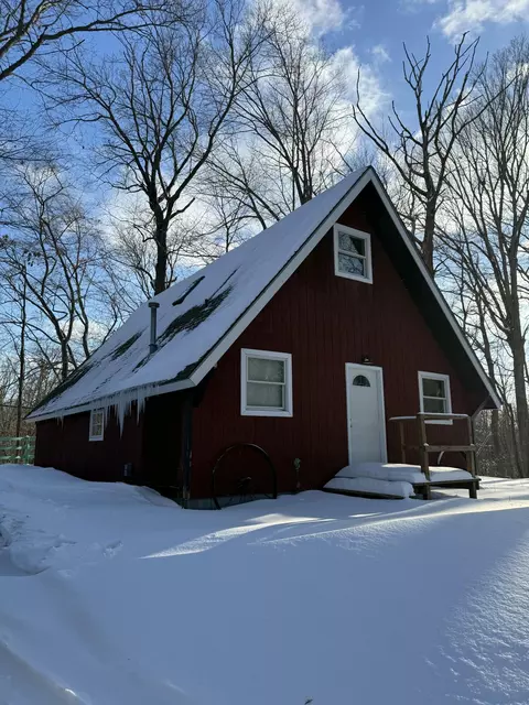 4788 Weechik Rd, Weesaw, MI 49125