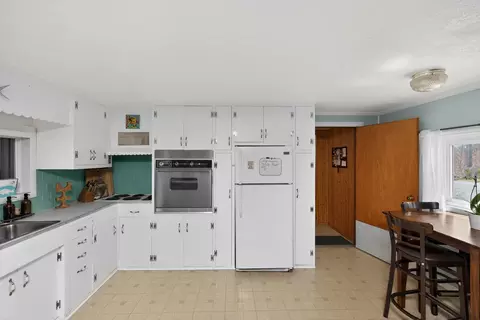 Kitchen - 68258 Cassopolis Rd, Mason, MI 49031 photo 3 of 3
