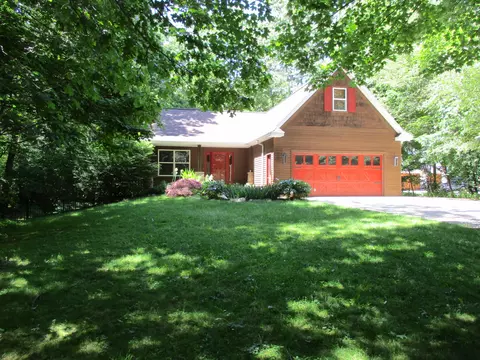 6417 Ototeman Trl, Saugatuck, MI 49453