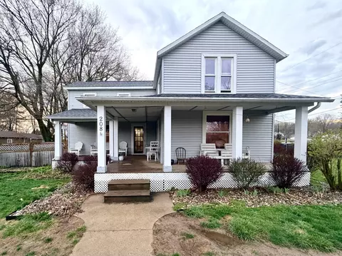 208 S Church St, Coloma, MI 49038