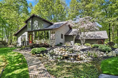 2913 Grange Rd, Oronoko, MI 49103