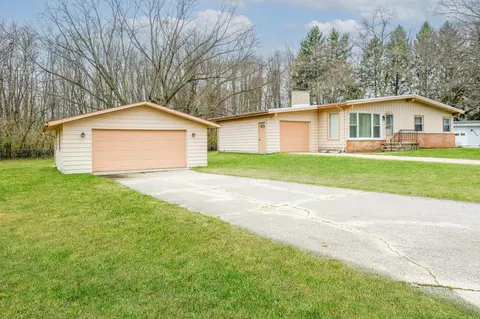 6731 Bayview Dr, Coloma, MI 49038