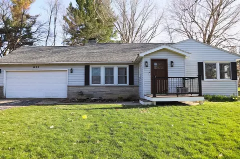 613 Hillcrest Rd, Paw Paw, MI 49079