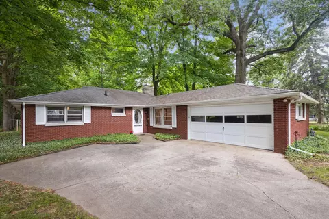 413 S St Joseph Ave, Niles, MI 49120