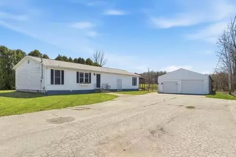 68715 66th Ave, Watervliet, MI 49098