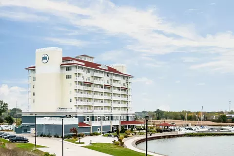 800 Whitwam Dr UNIT ST, St. Joseph, MI 49085