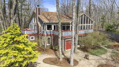 13791 Peach St, Chikaming, MI 49115