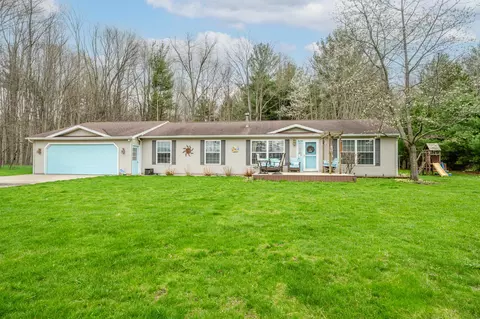 57601 70th St, Hartford, MI 49057