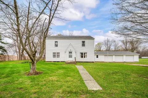 13690 Cleveland Ave, Weesaw, MI 49107
