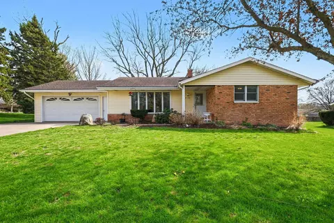 6158 Sandy Hill Dr, Eau Claire, MI 49111