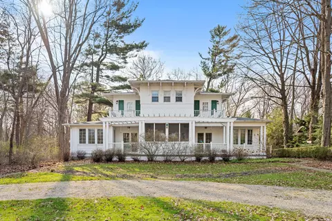14895 Lakeshore Rd, Chikaming, MI 49116