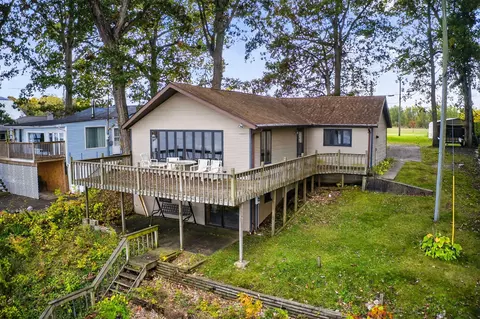 48168 70th Ave, Decatur, MI 49045