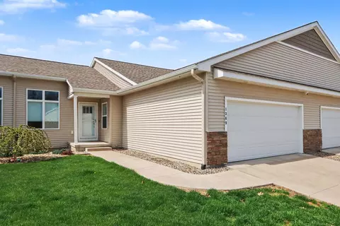 1369 S Village Cir, Kalamazoo, MI 49009