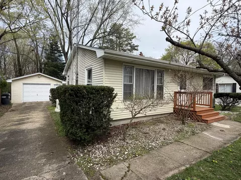 121 Elmside Rd, Benton, MI 49022