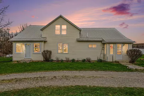 8263 S Scottdale Rd, Oronoko, MI 49103