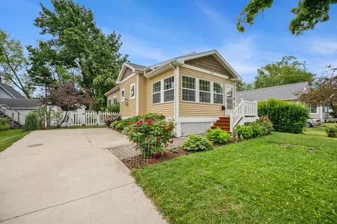 755 Indiana Ave, South Haven, MI 49090