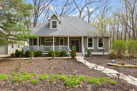 18567 Chase Ln, New Buffalo, MI 49117