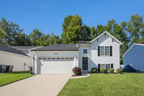 72292 Beacon Ct, South Haven, MI 49090