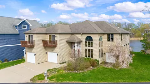 2349 Riverside Pointe Dr, St. Joseph, MI 49085