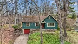 17 Angle Rd, Michiana Shores, IN 46360