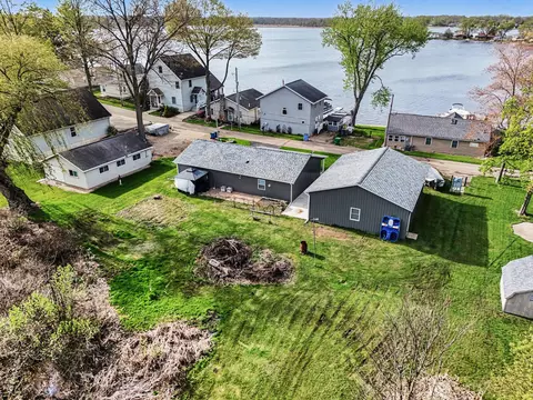 51618 Fish Lake Dr, Marcellus, MI 49067