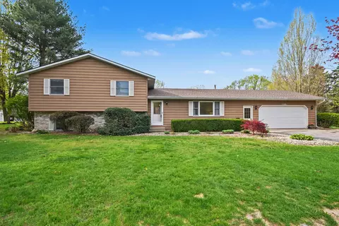 5560 Topanga Dr, Coloma, MI 49038