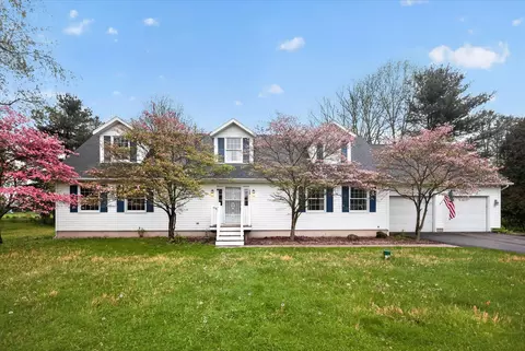 29847 Middle Crossing Rd, Silver Creek, MI 49047