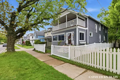 1012 Pearl St, St. Joseph, MI 49085