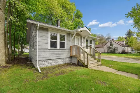 1135 Lavette Ave, Benton Harbor, MI 49022