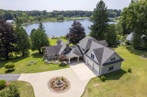 15797 Hillside Dr, Newberg, MI 49095