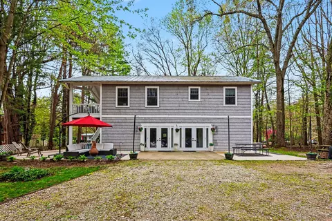53081 W Shore Ct, Columbia, MI 49056