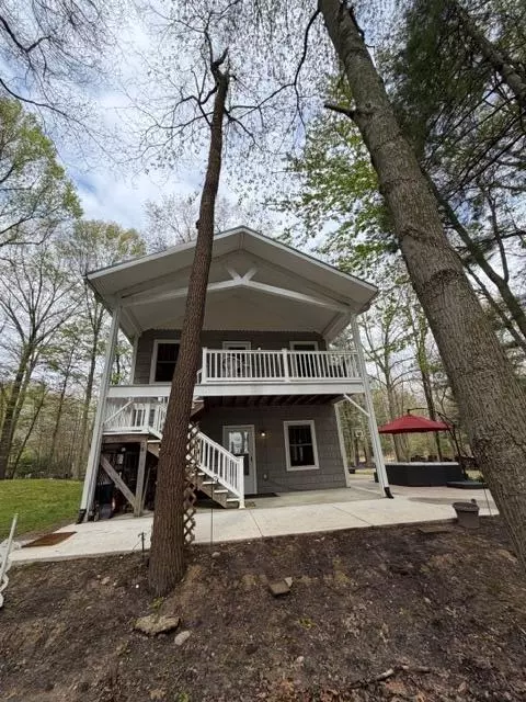 53081 W Shore Ct, Columbia, MI 49056