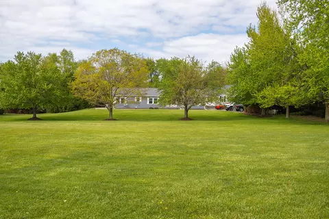 5251 Spring Creek Rd, Three Oaks, MI 49128