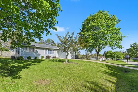 7418 Aumack Dr, Eau Claire, MI 49111