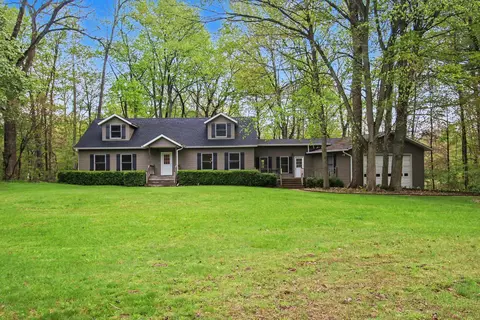 921 Black River Rd, Bangor, MI 49013